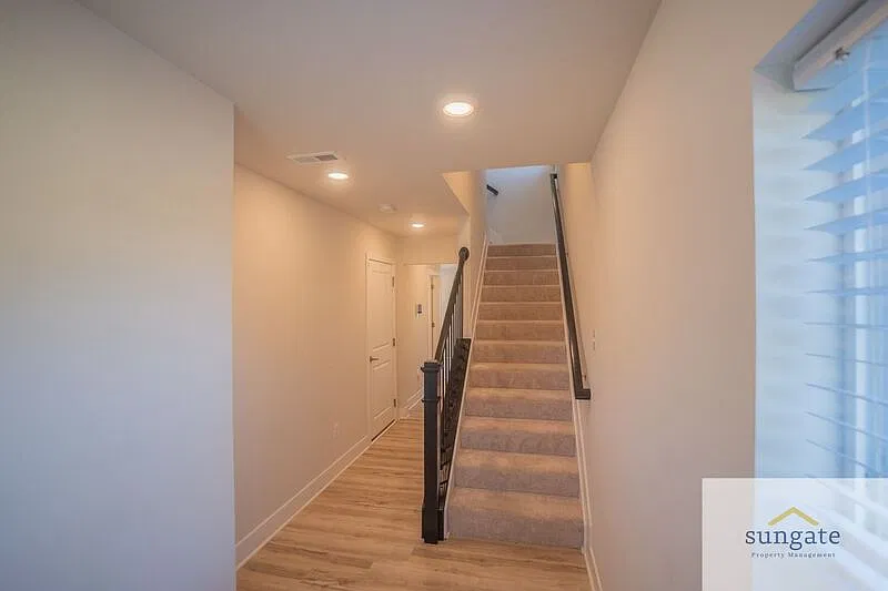 3 bed, 4.0 bath, 2172 sqft, $3,000 — Photo 3