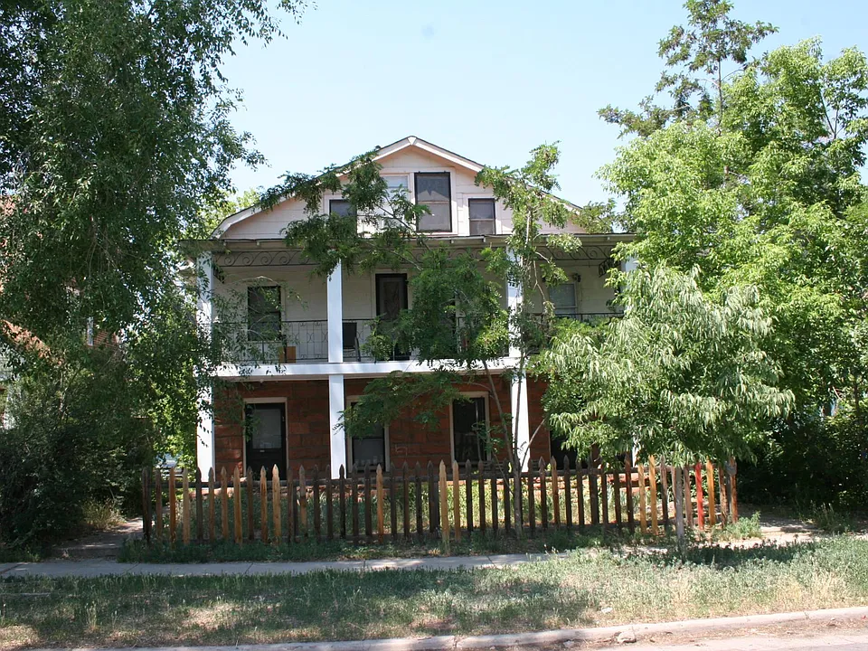 911 Pleasant St #3