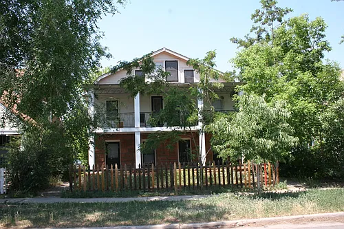 911 Pleasant St #3 Photo 1