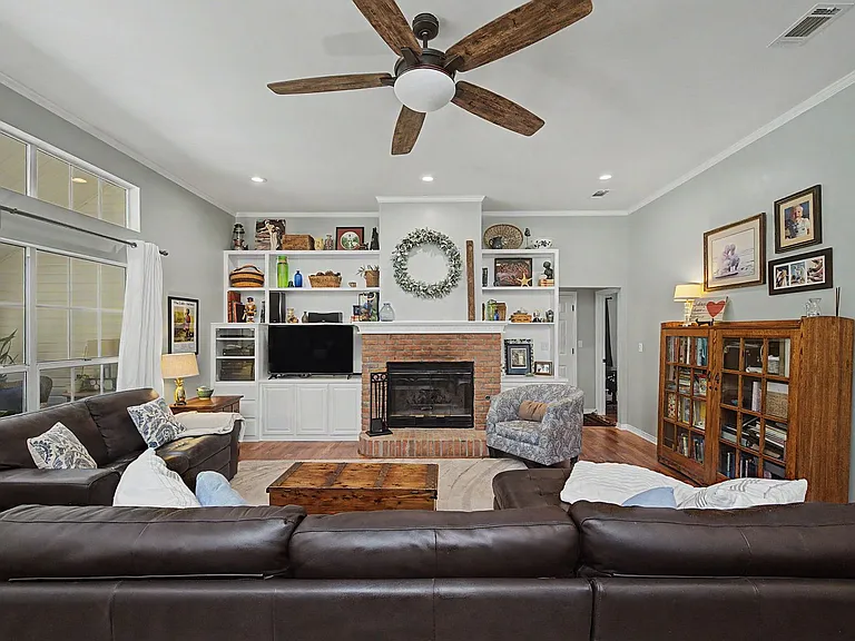 1626 Oakmont Cir — Photo 20