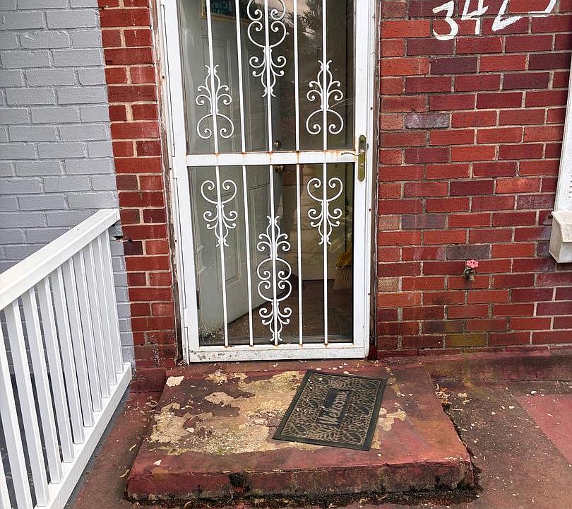 2nd image of 3423 Clay St NE