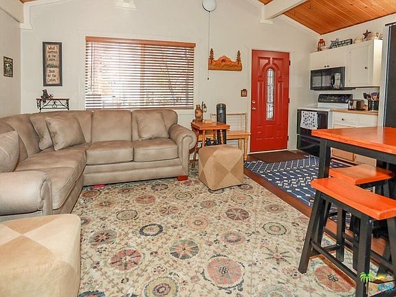 5th image of 742 Cedar Ln