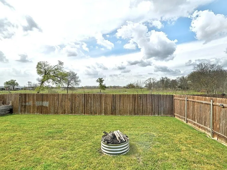 13916 Lyndon B Johnson St — Photo 22