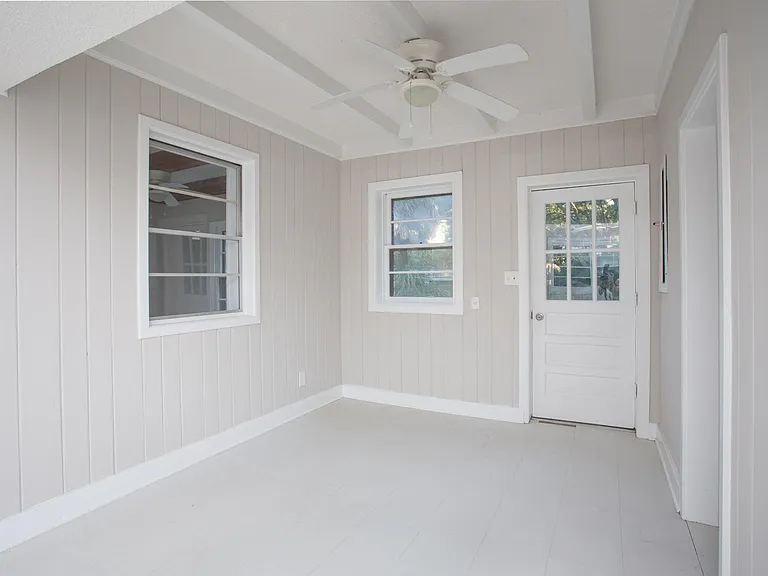 2851 Ion Ave — Photo 3