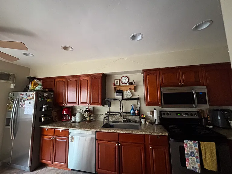 Floor #2: Stainless steel appliances. In-unit washer/dryer. LARGE kitchen sink. Place will be UNFURNISHED.