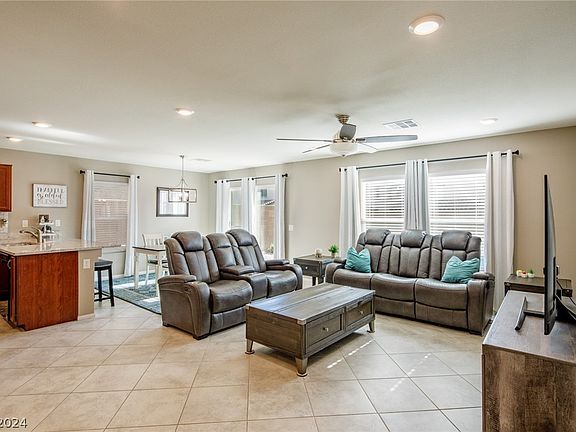 4th image of 7068 Fossil Lake St