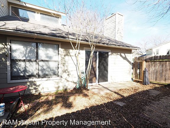 5th image of 512 Eberhart Ln APT 1501