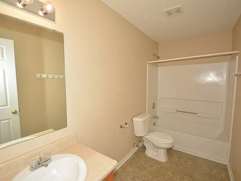 5660 Grassy Bank Dr — Photo 21