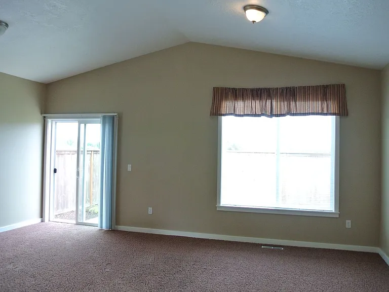 699 Trinity St NE — Photo 8