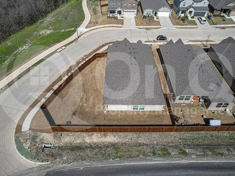 204 Rosewood Dr — Photo 33