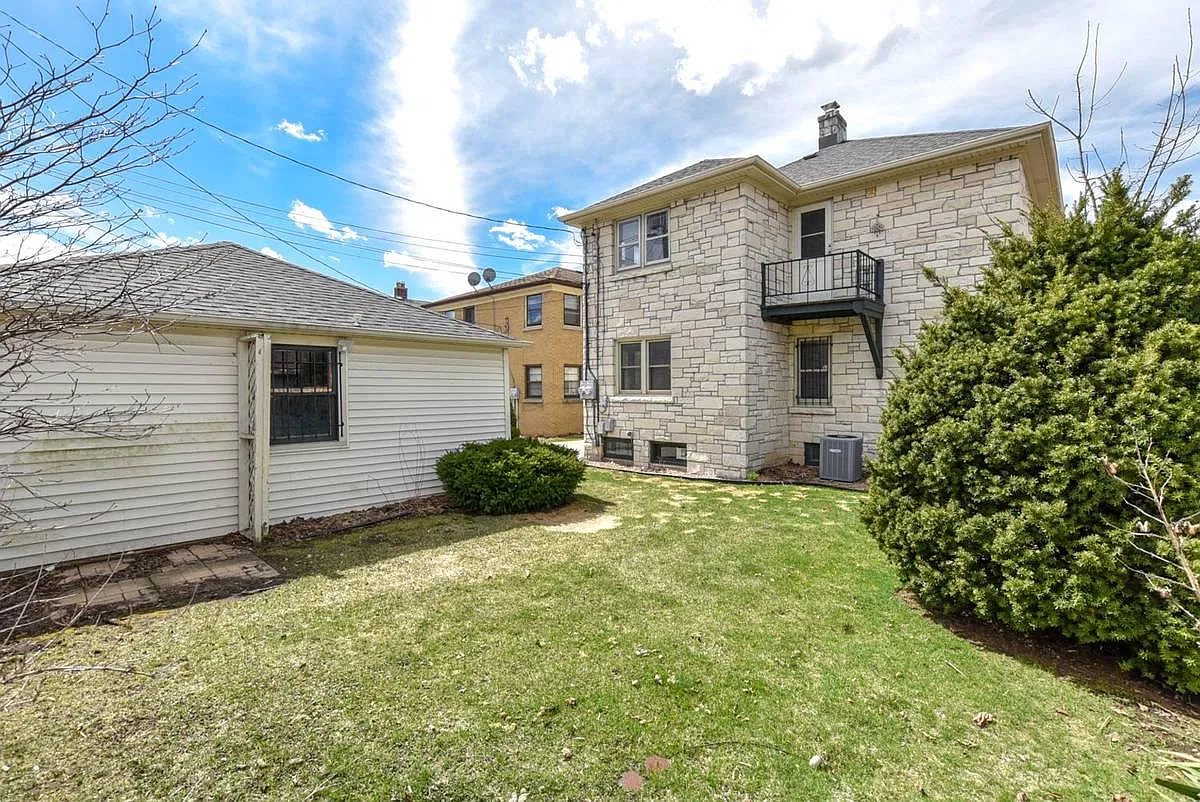 2 bed, $2,395 — Photo 3