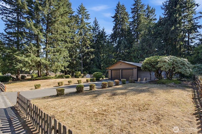 3rd image of 11 NW Bridle Ridge Pl