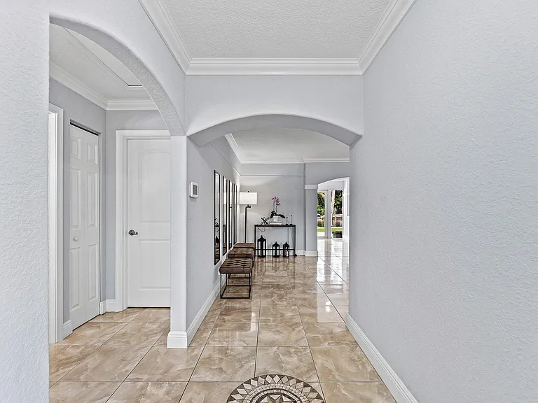 4481 SW 37th Ave — Photo 8