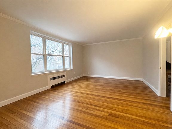 5th image of 80 Strathmore Rd APT 3