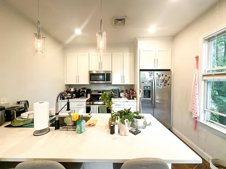 77 Torrey St #2 — Photo 2