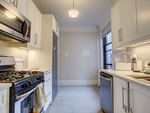 4th image of 158 W 81st St APT 64