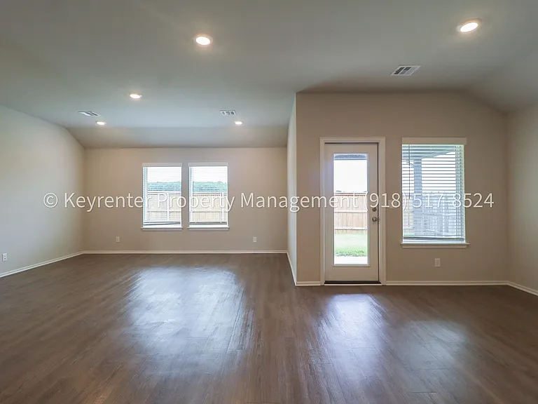 1308 Sunstone St — Photo 24