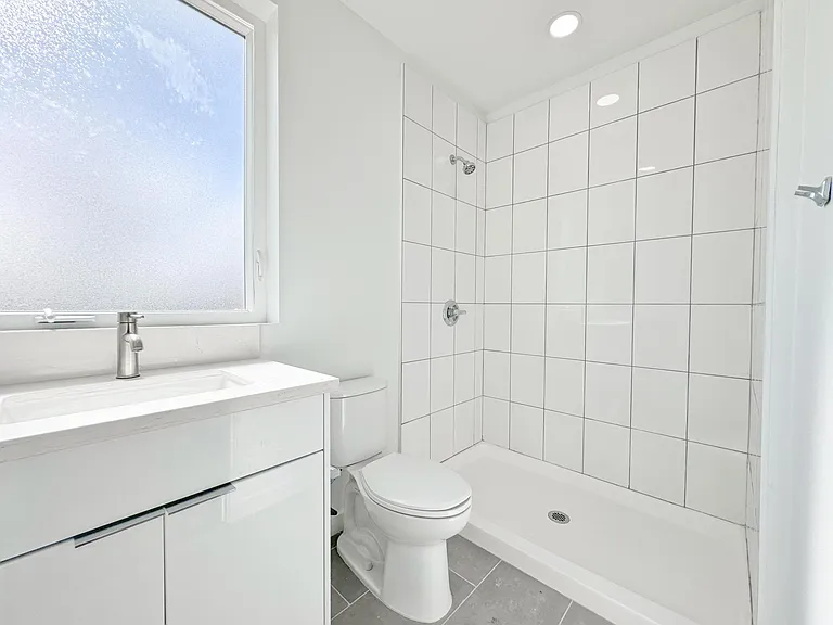 1165 W 39th St — Photo 24