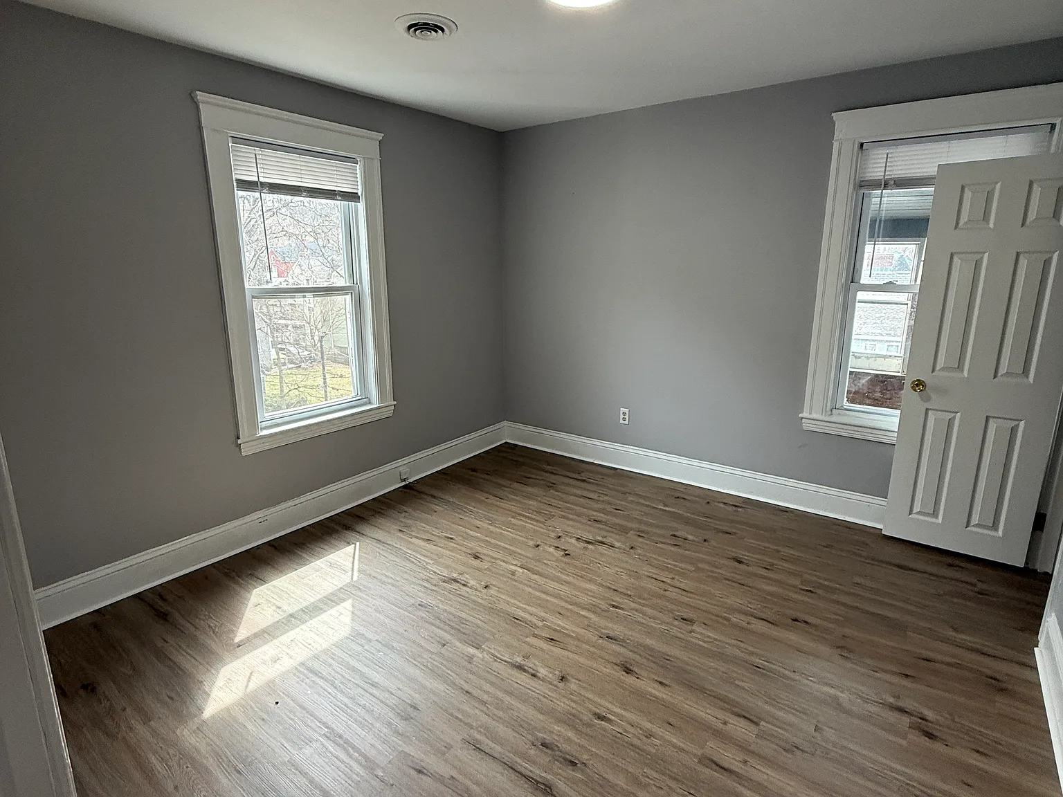 3 bed, 1200 sqft, $2,200 — Photo 4