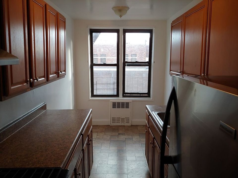 2nd image of 87-01 Midland Pkwy APT 3C