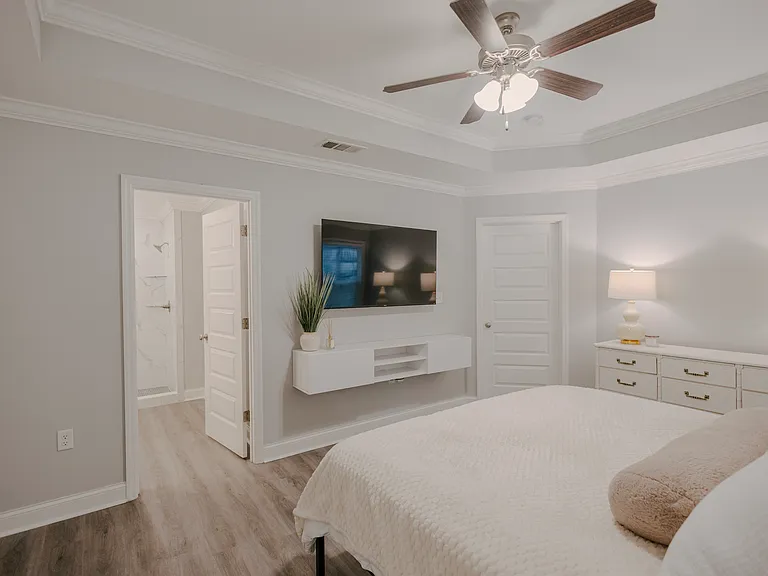 Master Bedroom - Master Bathroom Entry