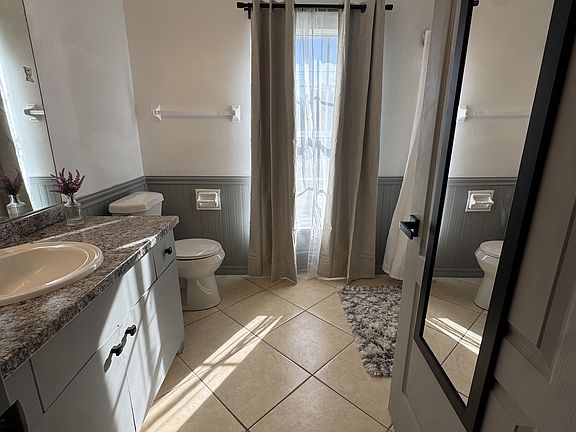 4th image of 3618 NE 18th Pl