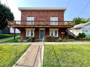 218 W Vine St, Oakland City, IN 47660
