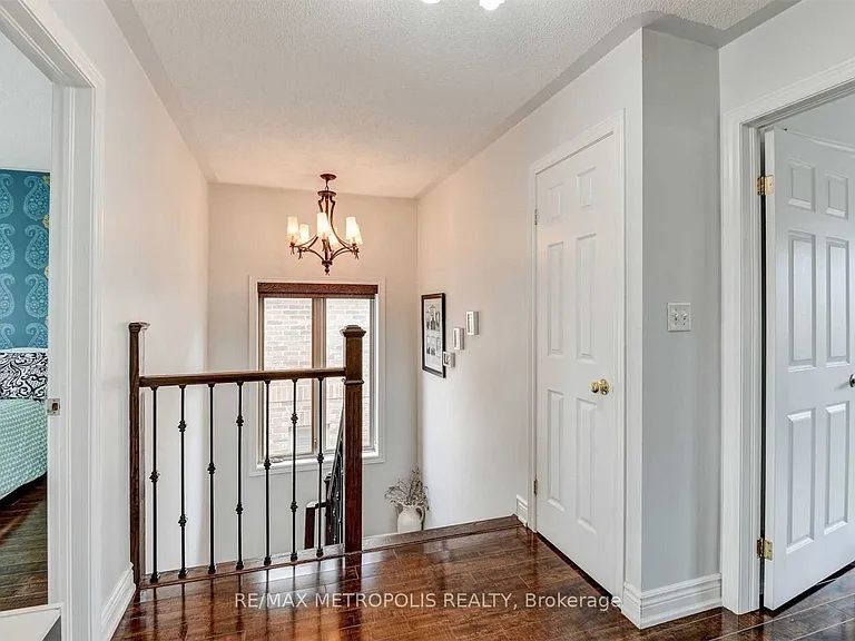 24 Viceroy Cres #MAIN — Photo 8