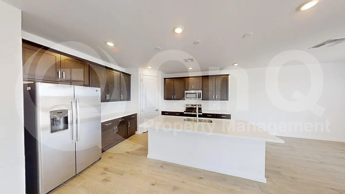3 bed, 2.5 bath, 1949 sqft, $2,150 — Photo 4