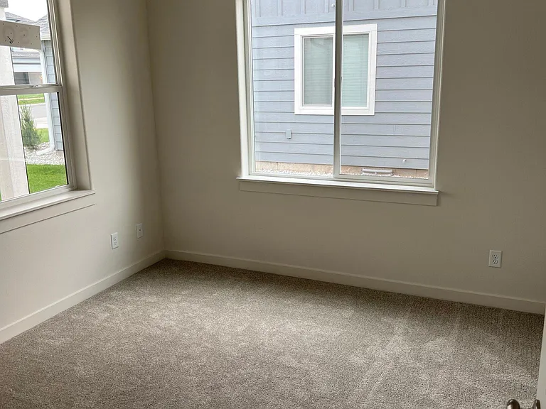 3921 Lynn St — Photo 7