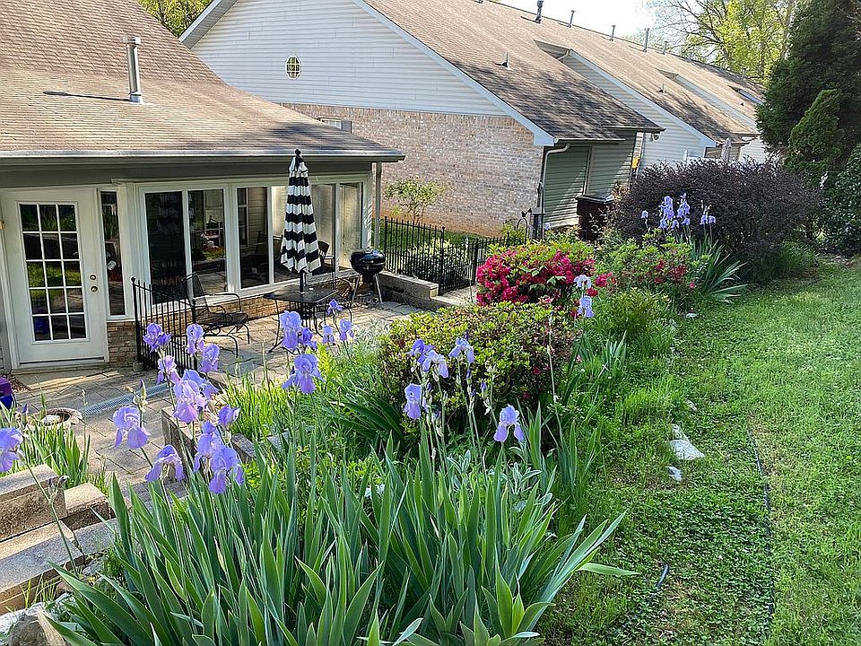 1st image of 123 Oak Place Cir