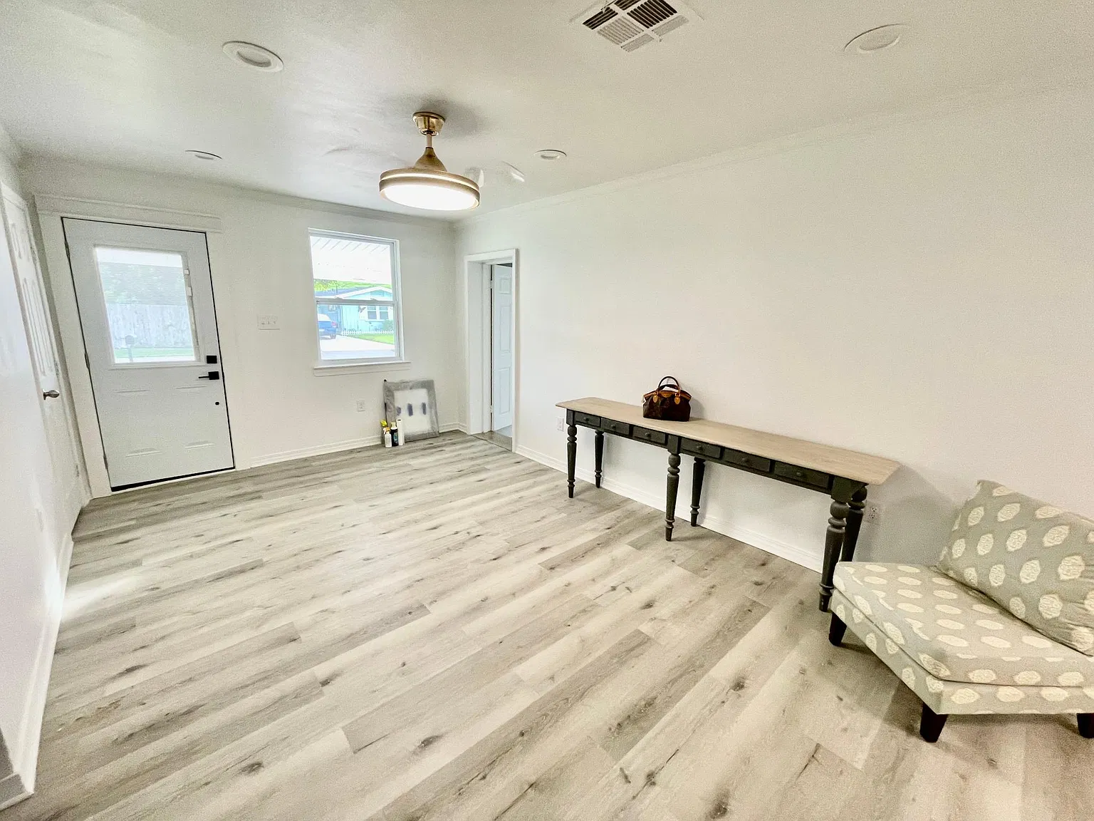 4 bed, 1600 sqft, $2,500 — Photo 3