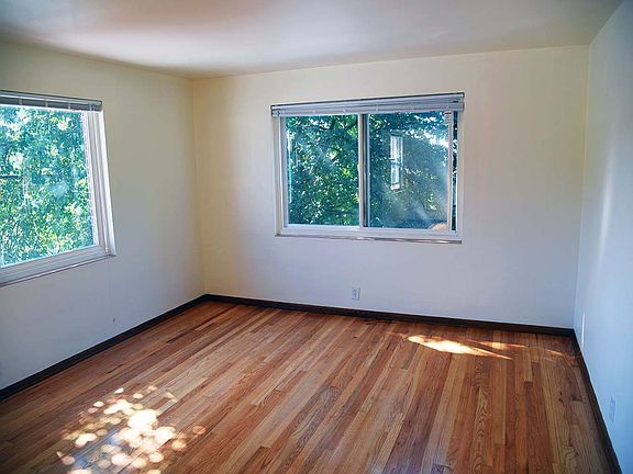 2nd image of 4215 SW Edmunds St APT 109