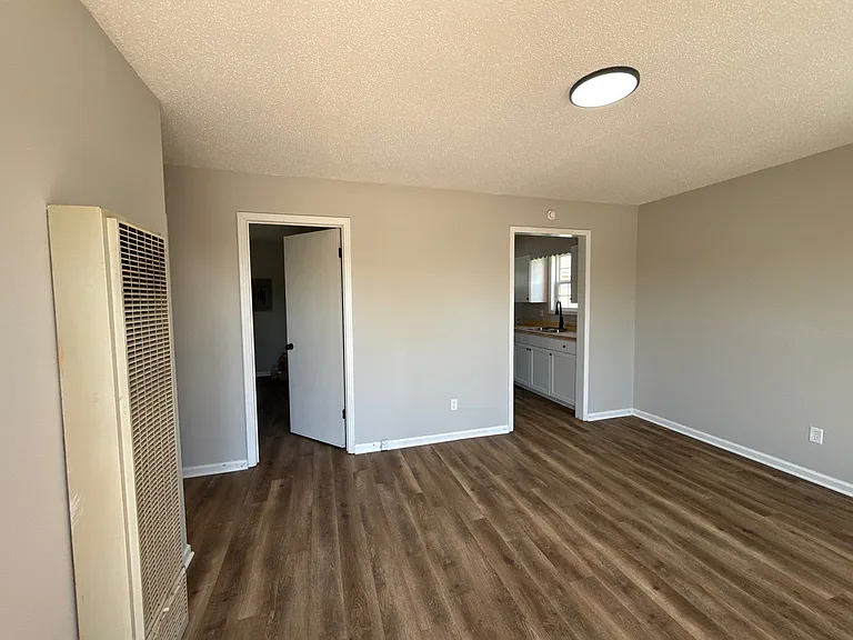 129 E Jefferson St — Photo 3