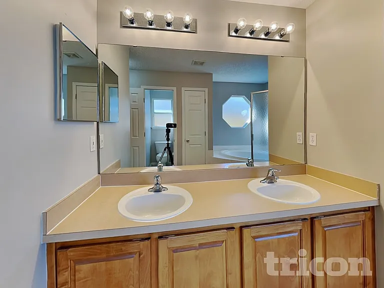 2738 Ravine Hill Dr — Photo 9