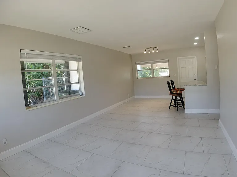 2119 Northridge Rd — Photo 5