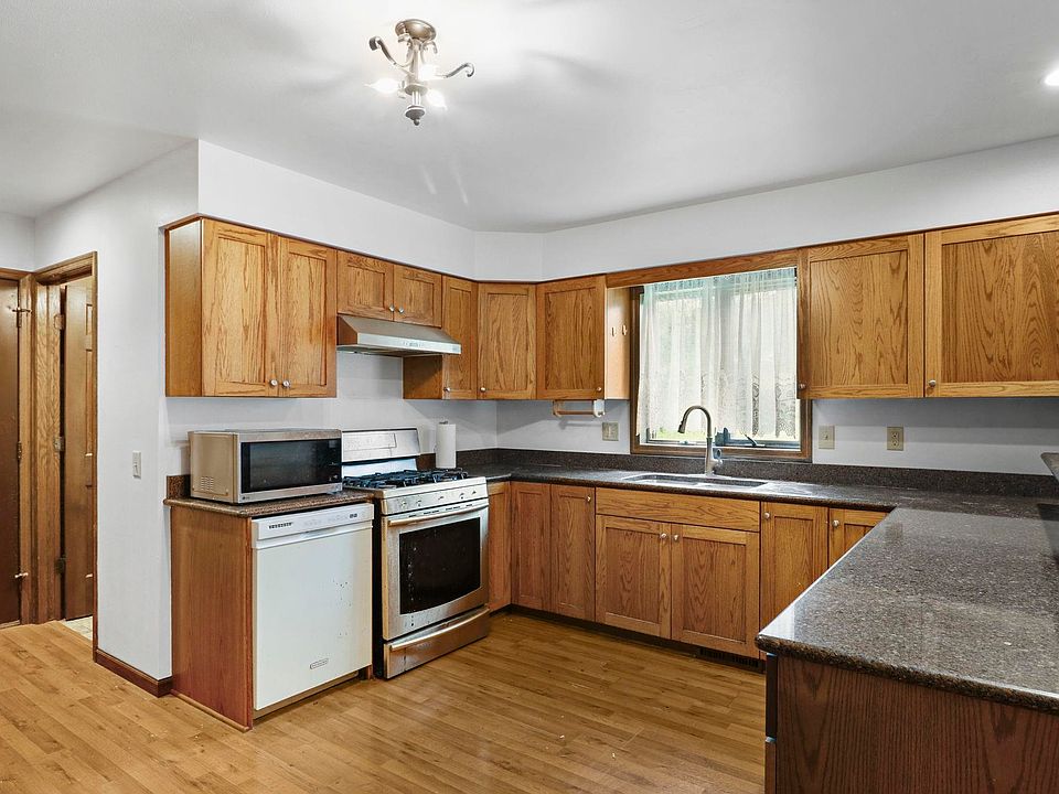 1st image of 800 Clover Ln