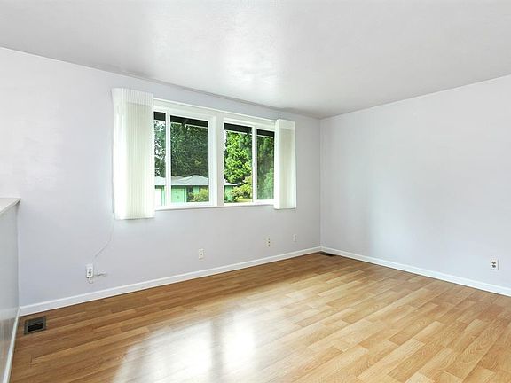 3rd image of 12708 NE 156th St