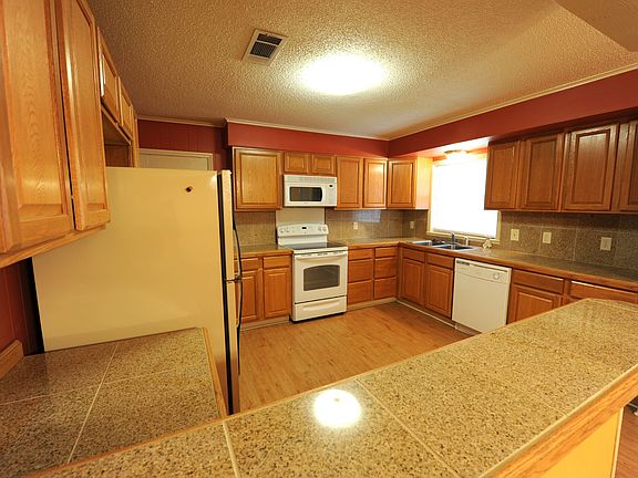2nd image of 1655 Susek Dr
