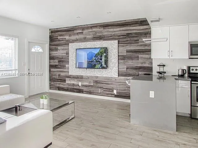 9220 Biscayne Blvd #3 — Photo 2