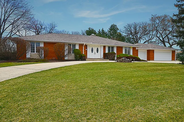 2 Concord Dr photo 1