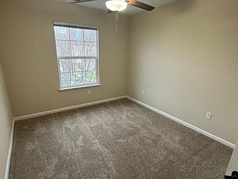 1311 Gianna Ln — Photo 11