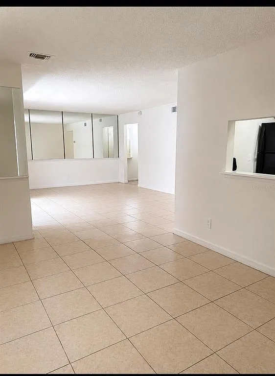 3 bed, 2.0 bath, 1348 sqft, $1,600 — Photo 3