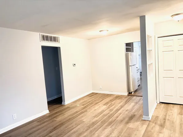 22011 Blackstone Ave, Oak Park, MI 48237