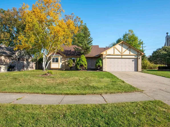 47582 Ramblewood Dr, Chesterfield, MI 48051