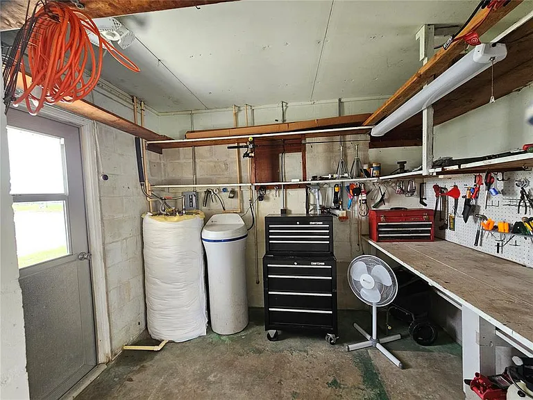 1703 Amhurst Cir — Photo 37