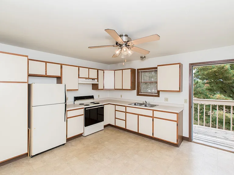 Hickory Drive and Pinecrest Apartments — Photo 13