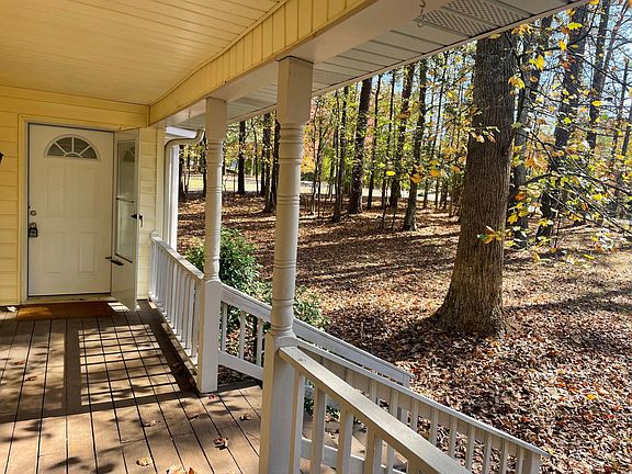 4th image of 221 Emerald Cove Ln