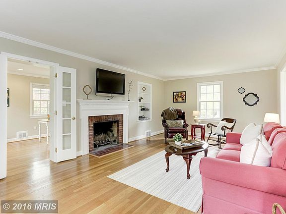 2nd image of 1721 N Huntington St