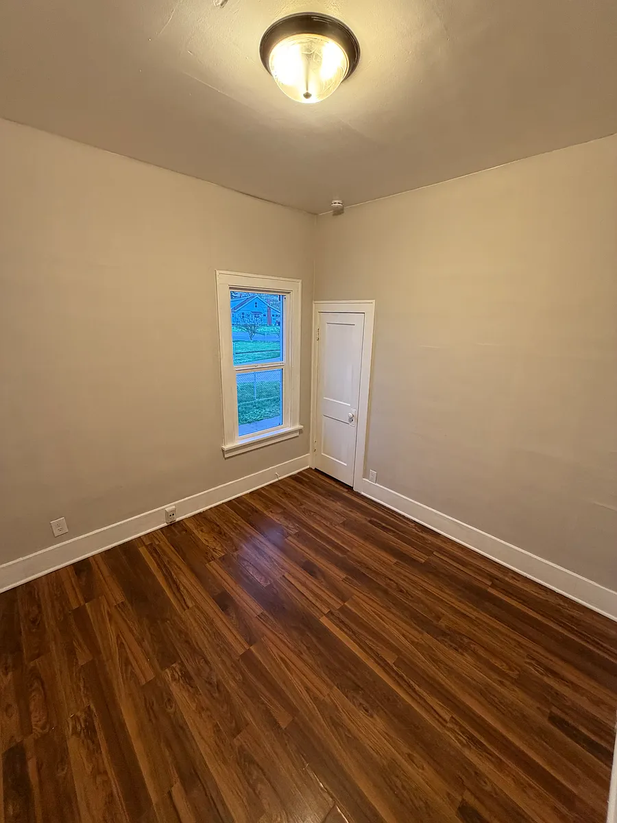 Building Photo - 909 Marmion Ave